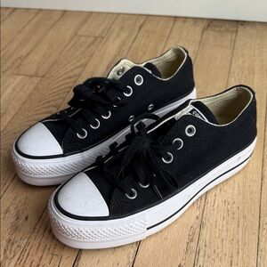 NWOB Chuck Taylor All Star Lift Sneaker in Black & White Size 5